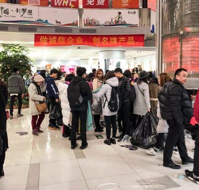 廣州最“平”服裝批發(fā)市場 百元淘到5件冬裝，省錢又時尚的購物天堂